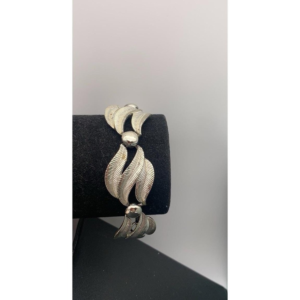 Vintage Coro Pegasus Silver Tone Leaf Panel Link Bracelet